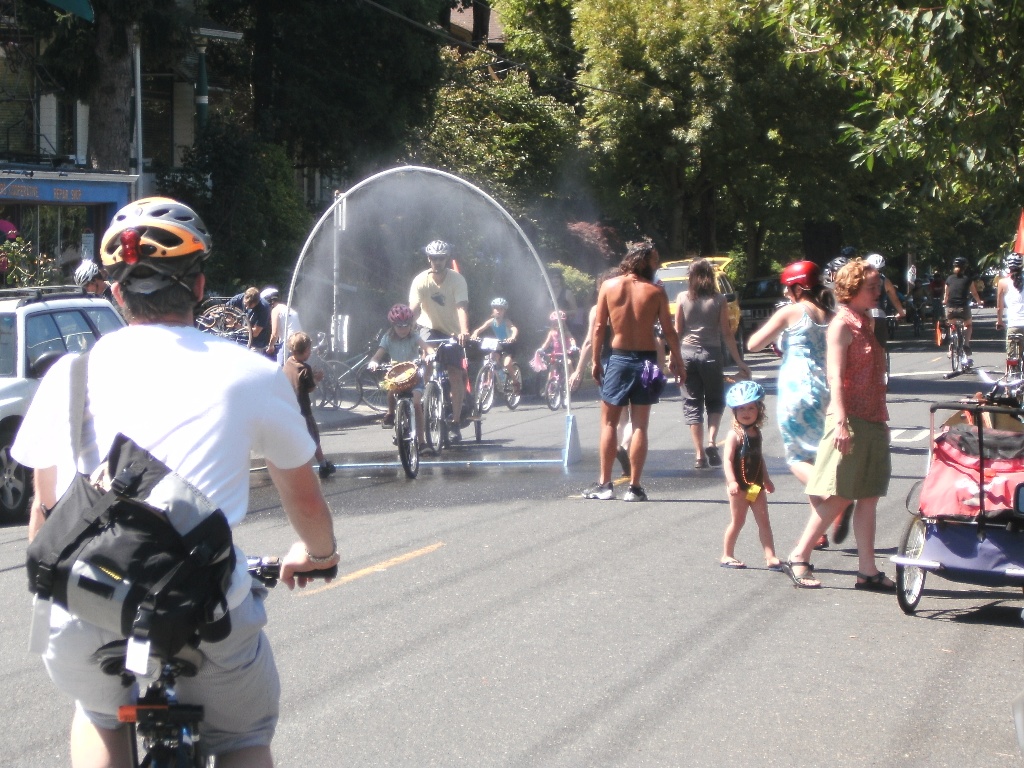 Flashback Friday: Time for a Ciclovía in Christchurch?