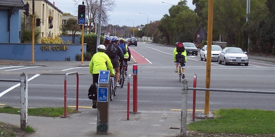 Cyclists leaving Hagley Park for Kilmarnock St