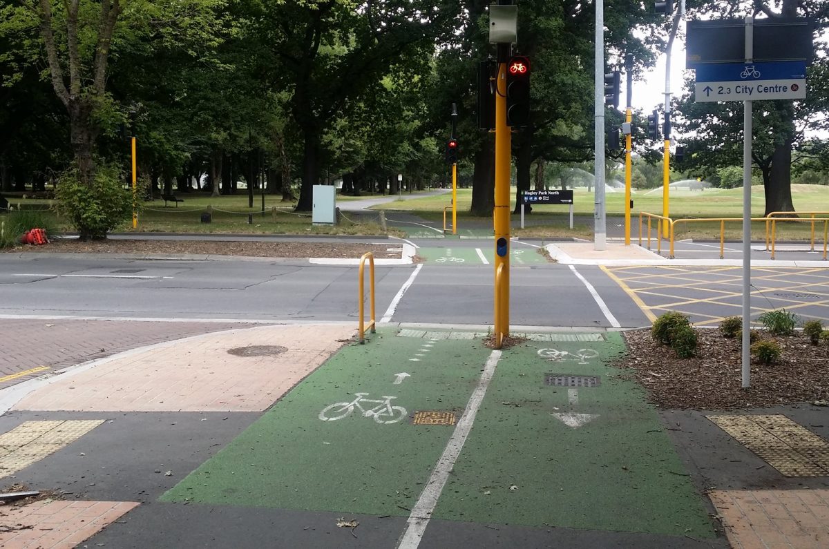 Do cycle crossings need a bell?